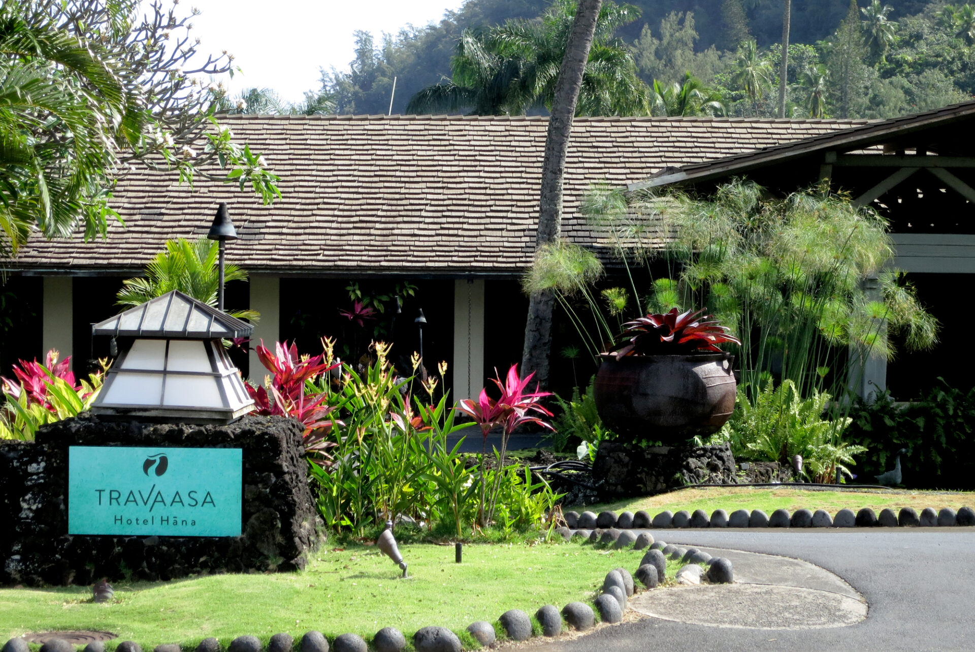 what is the best hotel in maui for families